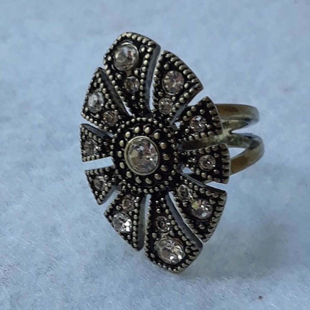 Costume gold tone ring